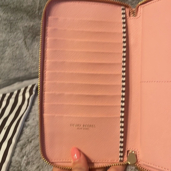 2x Host Pick 4/25 🎉🎊!! Henri Bendel Pink Floral Appliqué Long Wallet - Picture 6 of 10